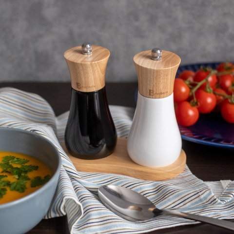 SET OF PEPPER AND SALT GRINDERS 2790