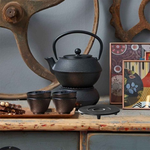 ZAPARZACZ ŻELIWNY DZBANEK CZARNY 900ml Z PODGRZEWACZEM i FILIŻANKAMI PREZENT